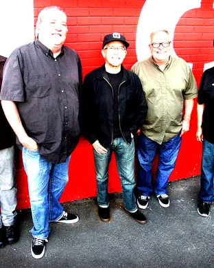 Los Lobos